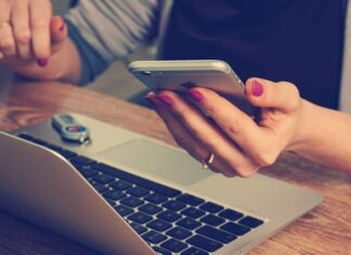 Czy warto kupić telefon z nadwyżek magazynowych?